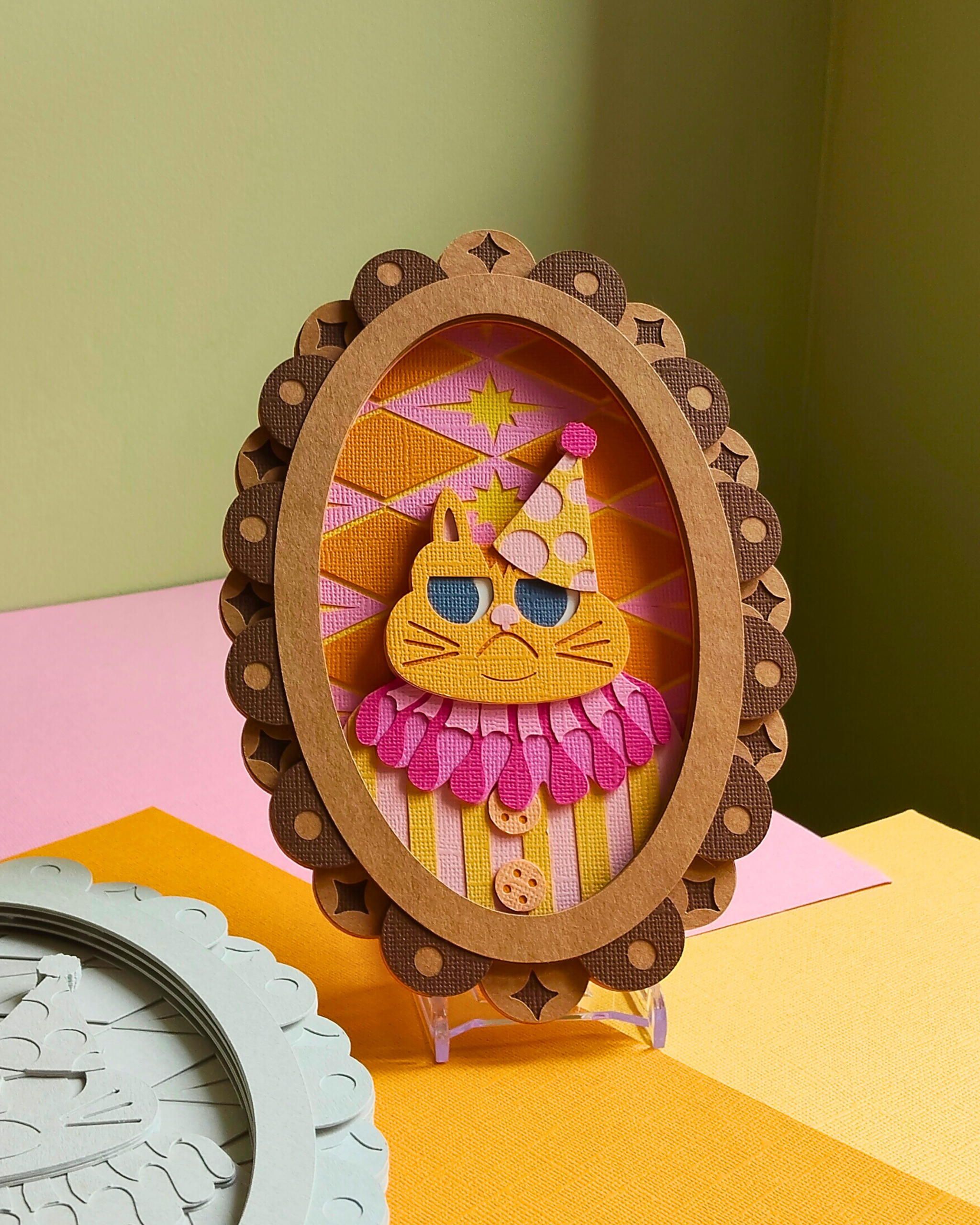 Set de quatre P’tits Timbres en papier représentant des fleurs roses délicates, chaque timbre formant une petite composition florale en relief aux pétales variés, tons roses tendres et joyeux.