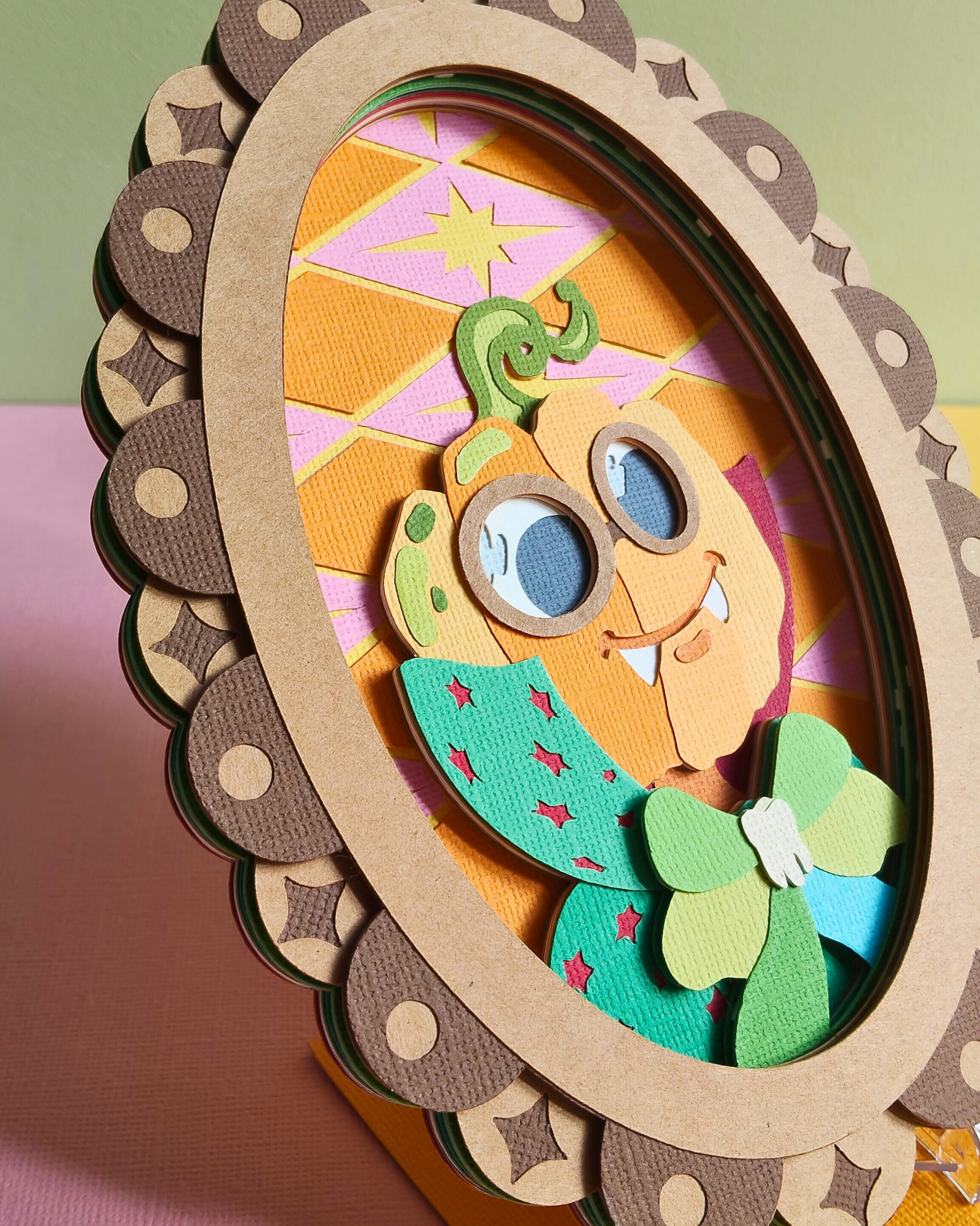 P’tits Timbres artisanaux en papier représentant des fleurs roses et violettes, regroupés en deux sets de quatre timbres chacun, réalisés en relief avec plusieurs couches découpées à la main.