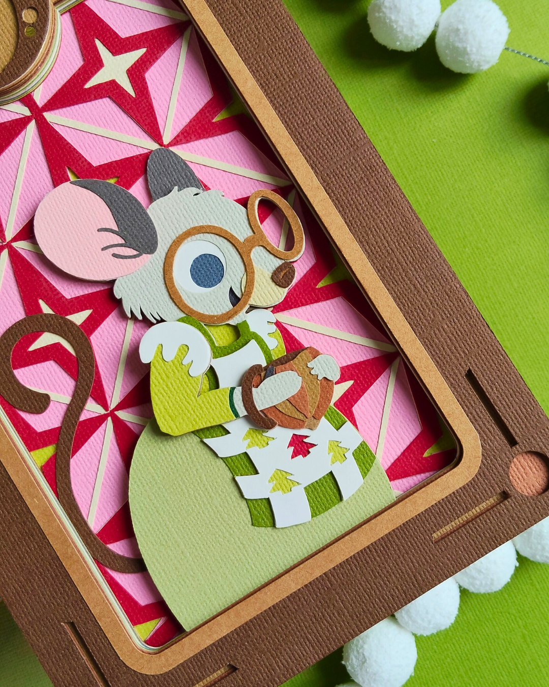 P’tits Timbres artisanaux en papier représentant des fleurs roses et violettes, regroupés en deux sets de quatre timbres chacun, réalisés en relief avec plusieurs couches découpées à la main.