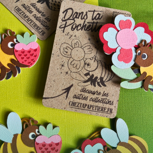 Ornement en papier bourdon fait main avec fleur ou fraise en relief – création artisanale Amapola