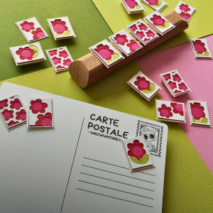 Set de 4 timbres fleurs en papier en relief faits main, collection Fleurs en variations rouge rose et vert, création artisanale Amapola