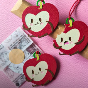 Ornements petites pommes en papier découpé en relief, pomme entière et pomme croquée, créations artisanales Amapola